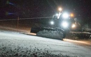 Ratrack sur une piste la nuit